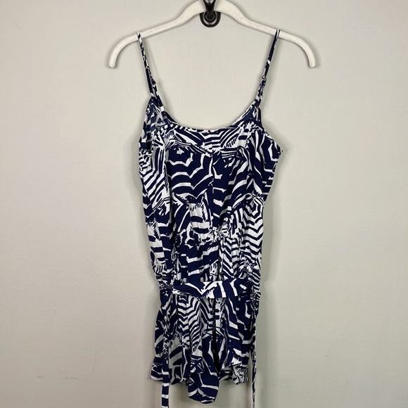 Lilly Pulitzer umbrella print romper with tie belt - Picture 5 of 10